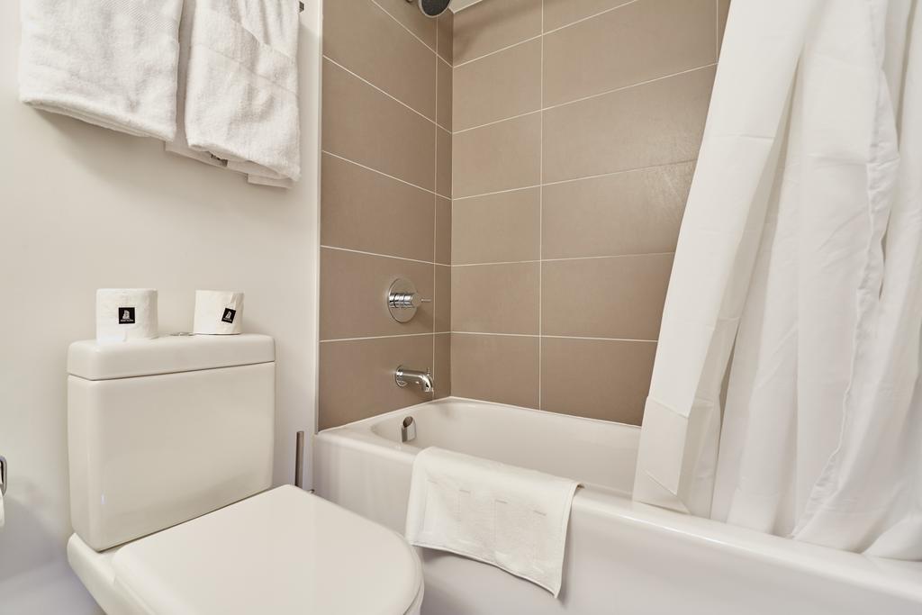 Atlas Suites - Yorkville Furnished Apartments Toronto Room photo